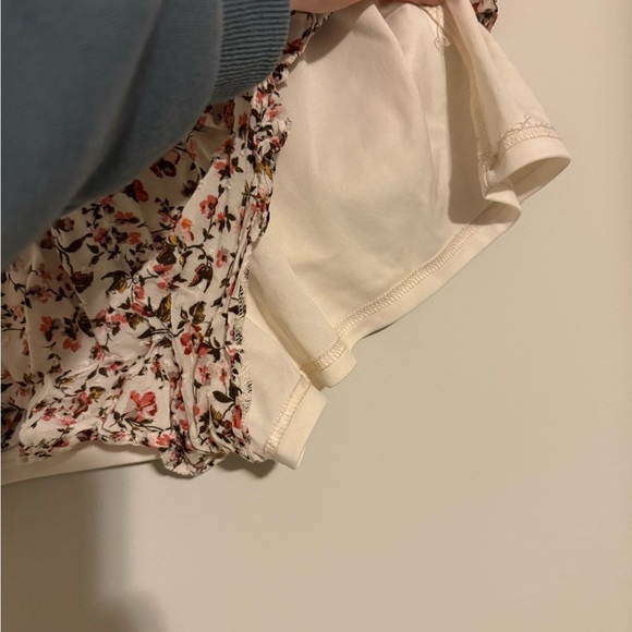 Sadie & Sage High Waist White and Red Shorts - Picture 3 of 4